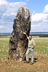 Benzingerode - Menhir n2 mit dem Fotografen